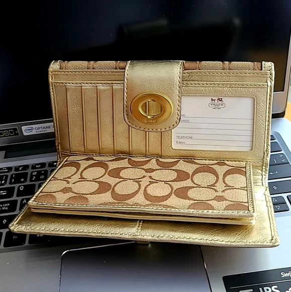 Coach Wallet - Picture 4 of 7